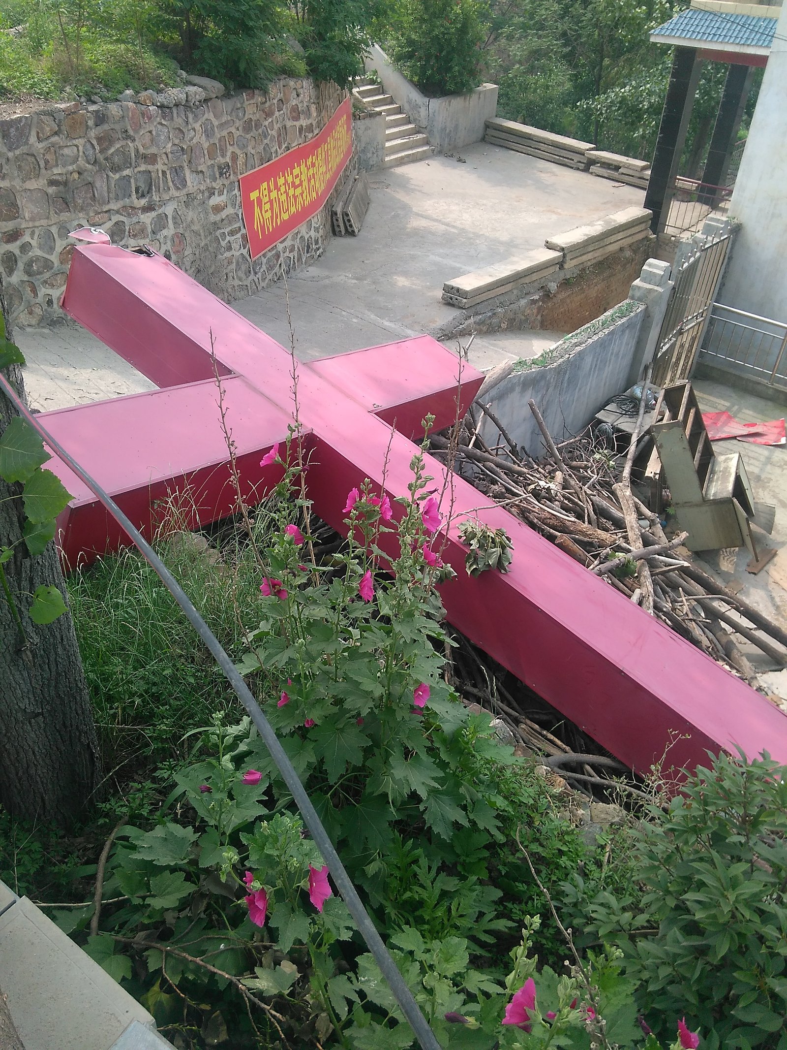 Church Crosses Taken Down All Over Gongyi, Henan Province