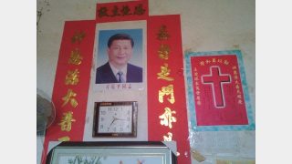 毛沢東と西の肖像画を載せるか、福祉手当を失う