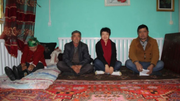 A public official and her Uyghur homestay family 