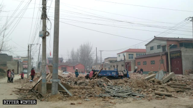What remains after the demolition of the Yanwangmiao village church.