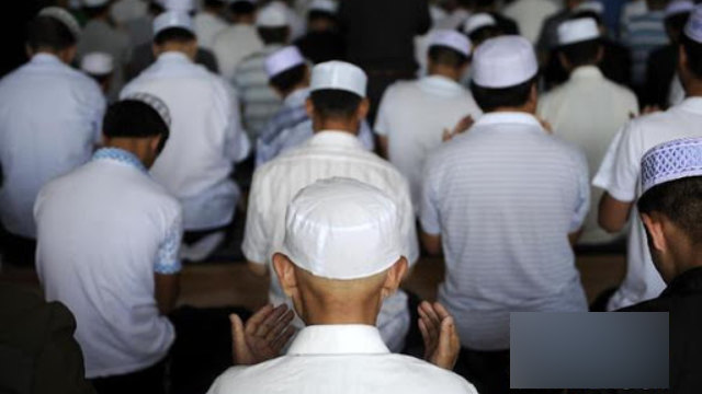 ラマダンを観察するウイグル人イスラム教徒