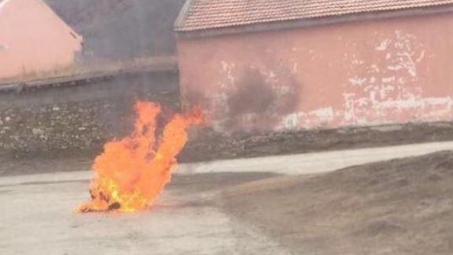 A self-immolation in Ngaba, 2019 (from Twitter).