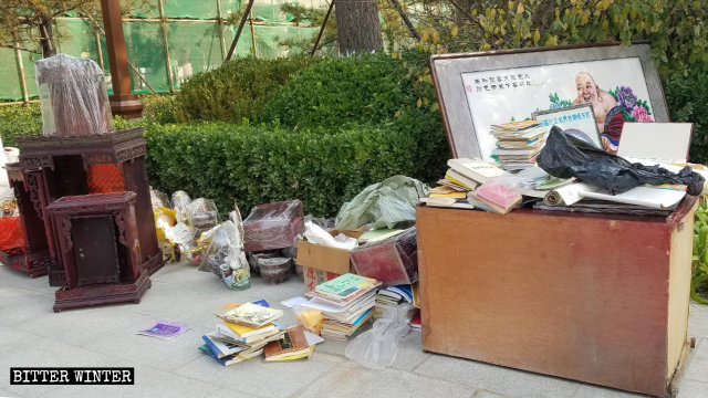 河北省北部の廊坊市の寺院から政府高官によって没収された仏教の本