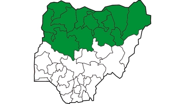 In green, the Nigerian states that adopted Sharia.