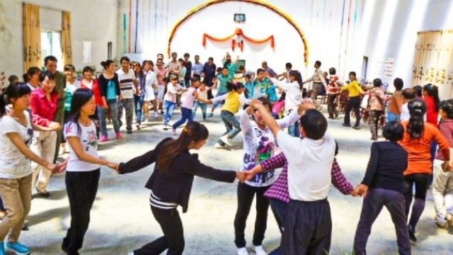 Dancing in Life Zen Temple communes. Source: Life Zen Temple.
