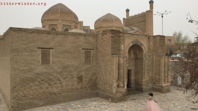 The Magok-i-Attari. Note the Westernized bride looking for photo opportunities.