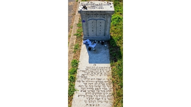 Beilis’ grave in Mount Carmel Cemetery, Queens, New York. Credits.
