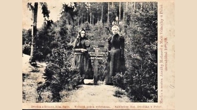 Postcard with Anežka’s mother and sister at the place where her body was found.