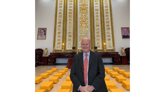 Author Massimo Introvigne visiting a Yiguandao temple in Taiwan.
