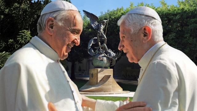 Pope Francis (left) and Pope Emeritus Benedict XVI (right). The last one is mentioned in the German report about pedophilia. Credits.
