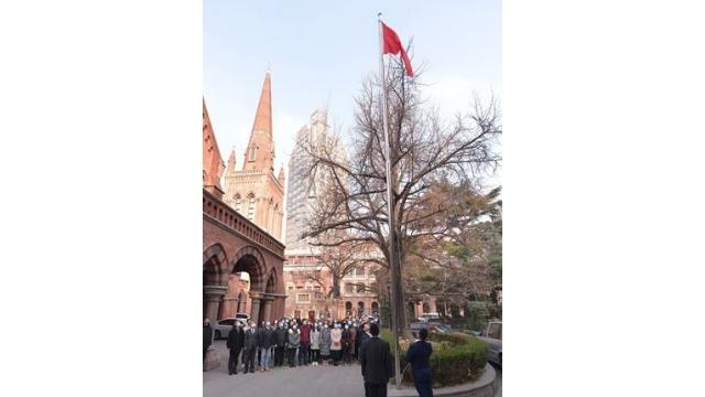 The flag-raising ceremony. From Weibo.