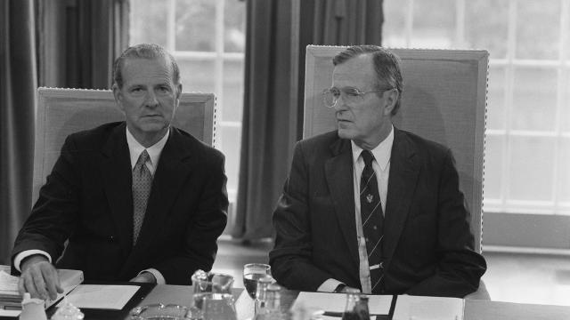 Il Segretario di Stato James Baker con il presidente George H.W. Bush (1924-2018). 