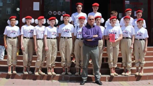 Silantyev with his pupils in Luhansk. From Telegram.
