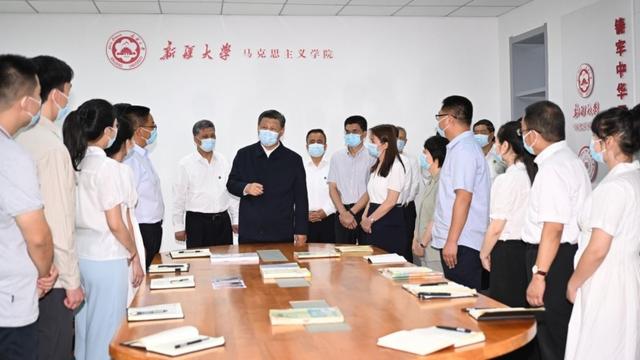 Xi Jinping visits Xinjiang University, July 12, 2022. From Weibo.