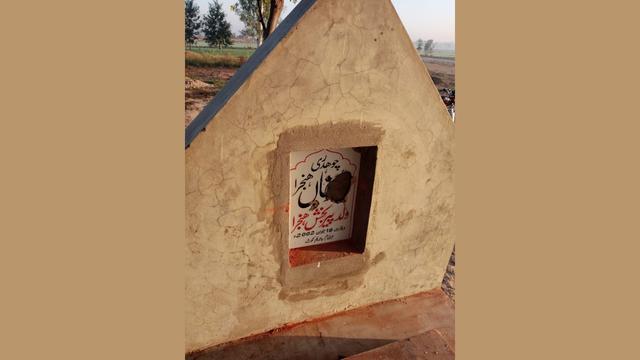 Insults painted on Ahmadi graves on November 22 (all images from Twitter).