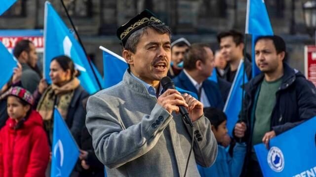 The author speaks at the celebration.