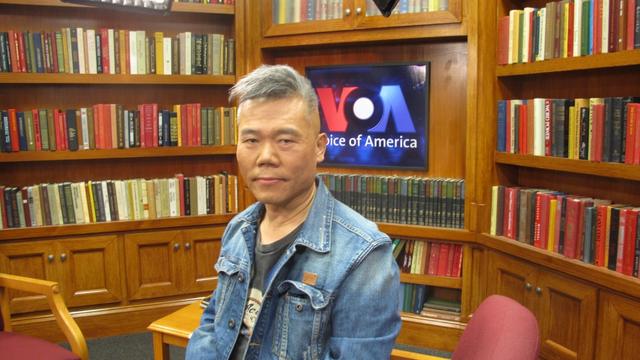 Sima Nan visiting Voice of America in Washington DC in 2012. Credits.