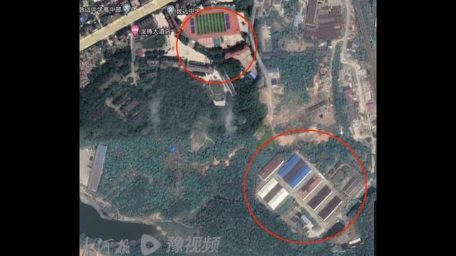 The school (larger circle) and the warehouse (smaller circle). From Weibo.