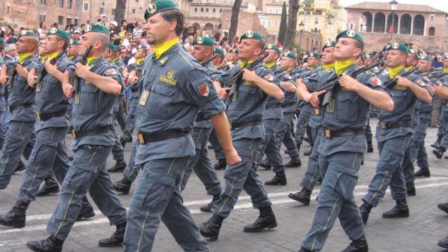 Tax Police (Guardia di Finanza) agents parade in Rome. Credits.