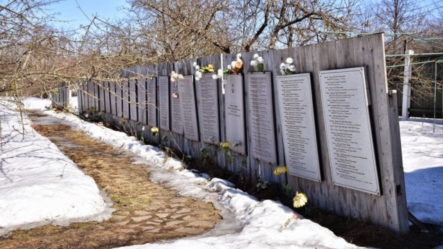 Memorial to Stalin’s victims at the Butovo firing range outside Moscow. Putin visited the place in 2007 but gave a speech trying to downplay Stalin’s responsibility. Credits.