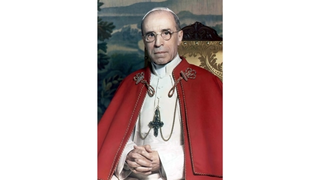 Pope Pius XII (1876–1958) photographed by Michael Pitcairn (1918–1998). Credits.