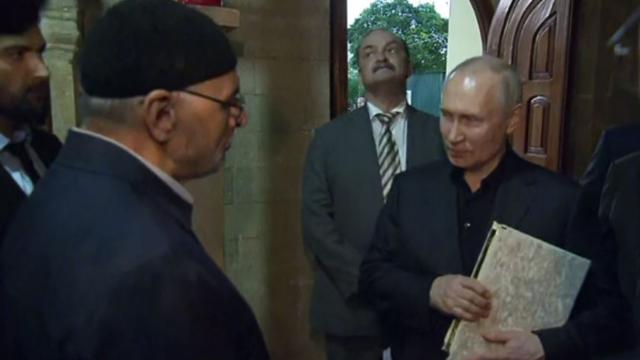 Putin receiving a Qur’an in the Juma Mosque of Derbent, Dagestan, on June 28. Source: Presidency of the Russian Federation.