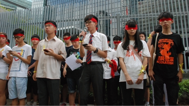 Young protesters in Hong Kong. Many of them were reading texts from their smartphones. Credits.