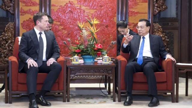 Elon Musk meeting then Prime Minister Li Keqiang. Screenshot.