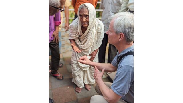 Harry van Bommel with a 90-years old survivor in Jaga at Raozan village, Chittagong District.