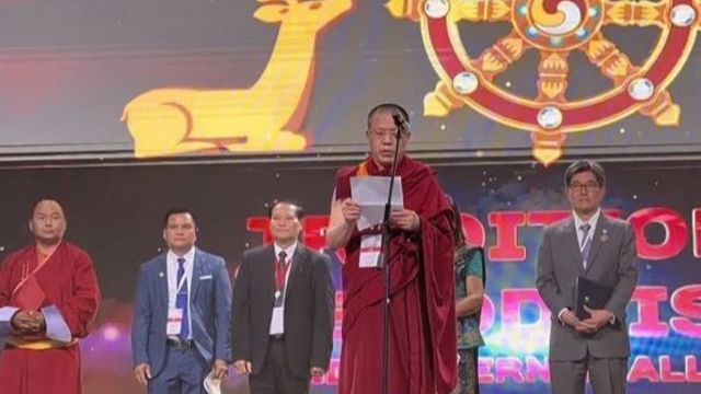 Vice President Hu Xuefeng of the China Buddhist Association speaks at the Ulan-Ude forum. From Weibo.