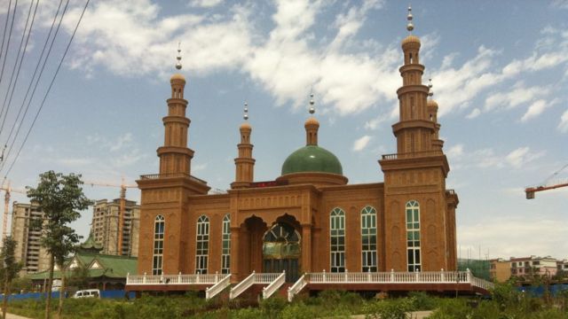 A mosque in Hami, Xinjiang. Credits.