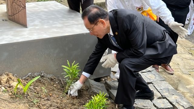 Dr. Hong Tao-Tze planting a tree on January 7, 2024, at the site of the Swiss Mountain Villa in Xizhi, Taiwan, a beautiful property that fell into disrepair after it was repeatedly seized and frozen as a consequence of the Tai Ji Men case.