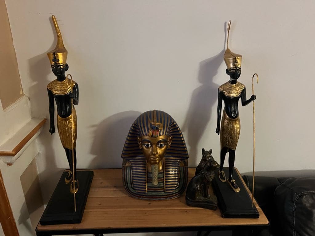 Egyptian references at AROPL&rsquo;s headquarters.