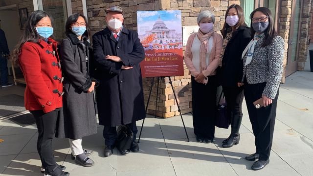Internationalizing the Tai Ji Men case: Massimo Introvigne, the editor in chief of “Bitter Winter,” with Tai Ji Men dizi at a press conference “The Tai Ji Men Case” held in Washington DC on December 7, 2021.