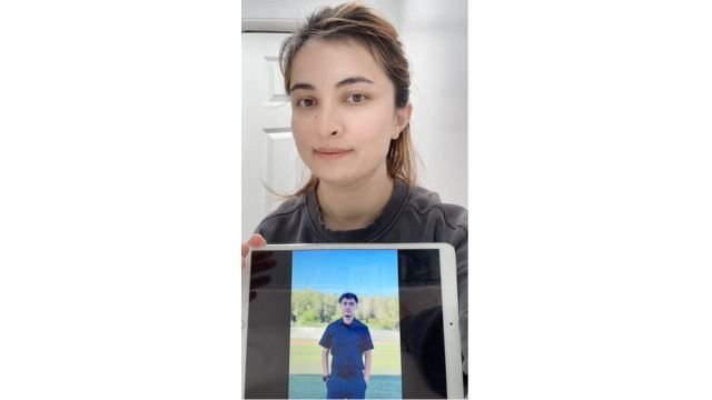 Sehibe showing her brother’s picture.