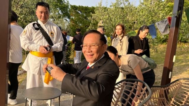 Shifu and dizi: Dr. Hong and some disciples during their recent trip to Italy.