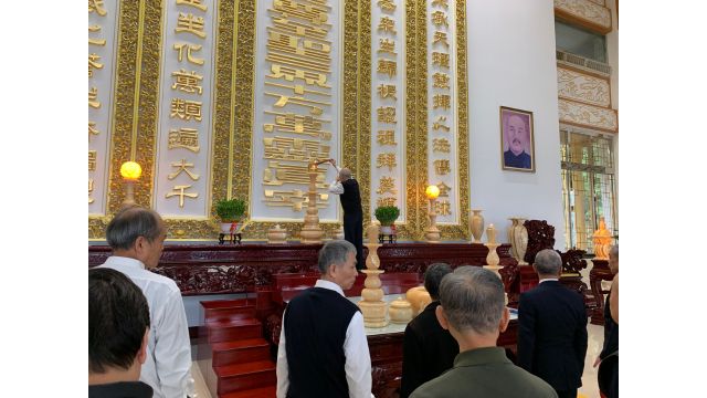 Worship in an I-Kuan Tao temple in Taiwan. Photo by Massimo Introvigne.