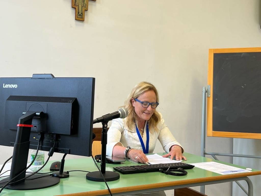 Stefania Cerruti presents her paper.