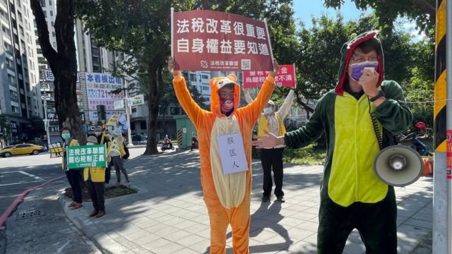 Tai Ji Men protests in Taiwan.