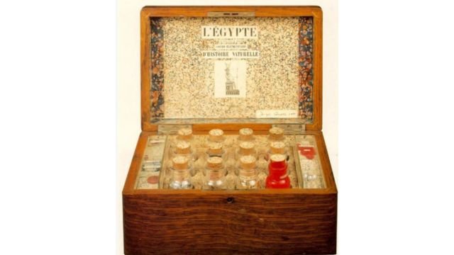 Joseph Cornell, “L'Egypte de Mlle Cleo de Merode, cours élémentaire d'histoire naturelle,” box, 1940.