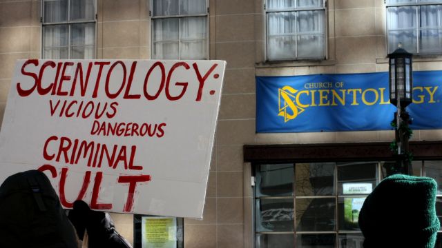 Anti-cultists picketing a church of Scientology in the United States. Credits.
