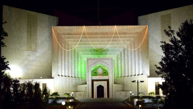 A night view of Pakistan’s Supreme Court. Credits.