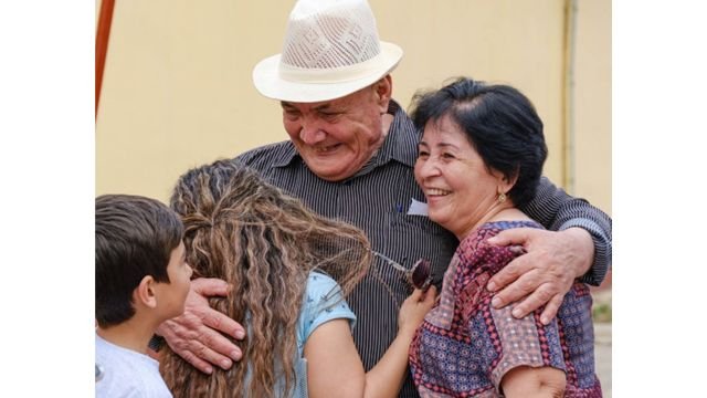  Shamil Khakimov greeted upon his release from jail. Source: JW.org.