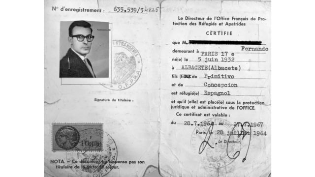 Fernando&rsquo;s first card as a refugee in France. From the OFPRA archives.