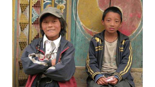 Tibetan schoolchildren in Sichuan. Credits.