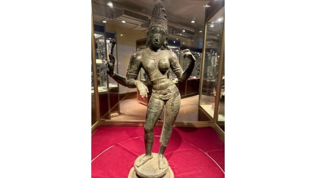 The Ardhanarishvara of the Chennai bronze gallery (full image).