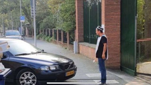 The author blocking the car of China’s Consul General.