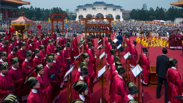 Mass gatherings of Yiguandao in Taiwan. Credits.