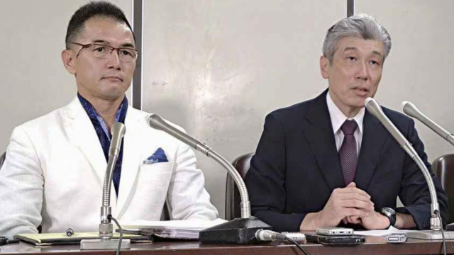 Toru Goto (right) with attorney Tatsuki Nakayama (left).