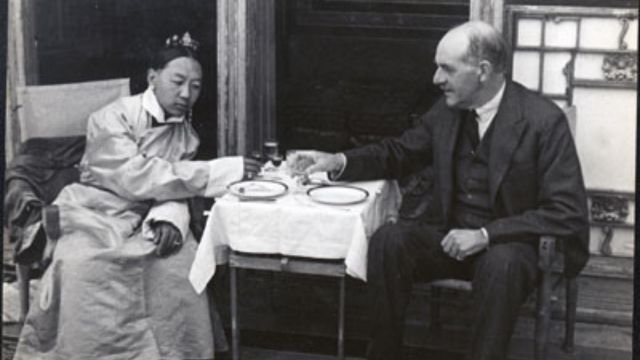 Sir Basil Gould with the Tibetan Prime Minister Lonchen Langdun in 1936. Credits.
